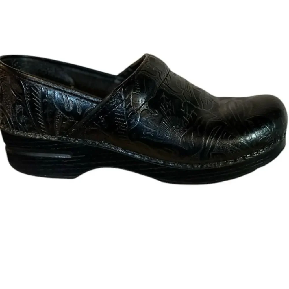 Dansko Professional Tooled Leather Clogs Womens size 39 US 8.5-9